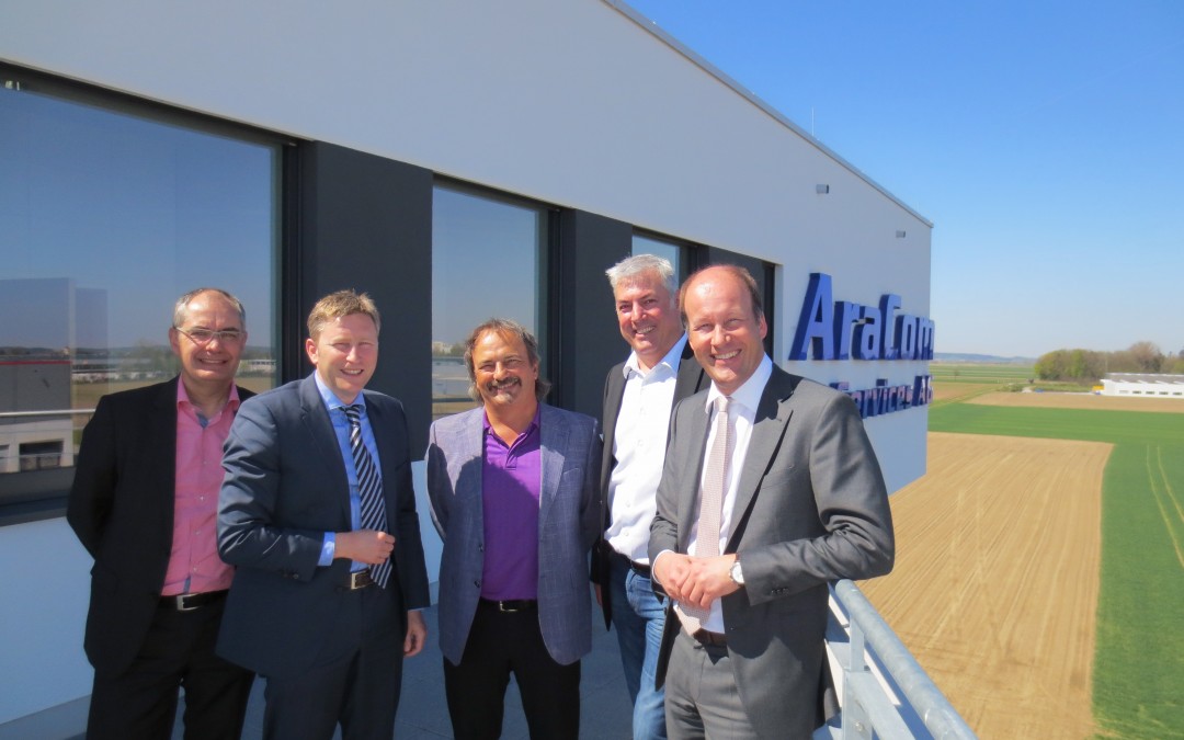 AraCom IT Services AG empfängt Landrat Martin Sailer, Bürgermeister Michael Wörle und Amtskollege Richard Greiner aus Neusäß am neuen Firmenhauptsitz